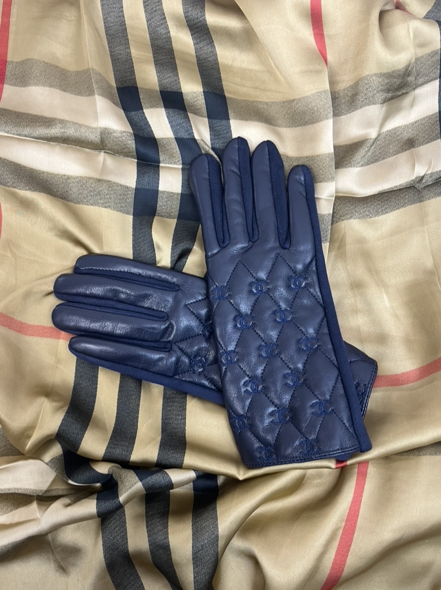 Chanel-Inspired Quilted Gloves - Image 3