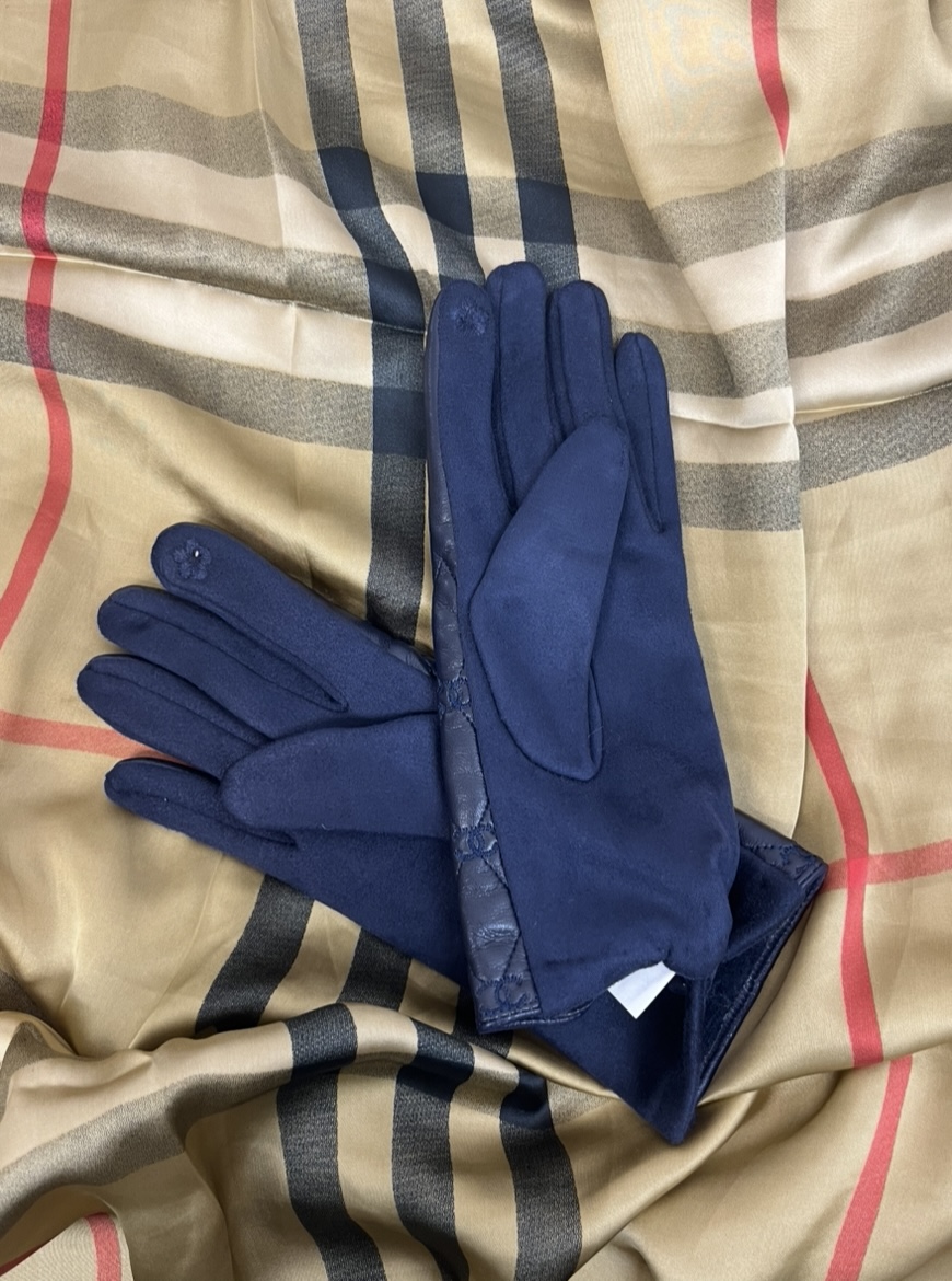 Chanel-Inspired Quilted Gloves - Image 4