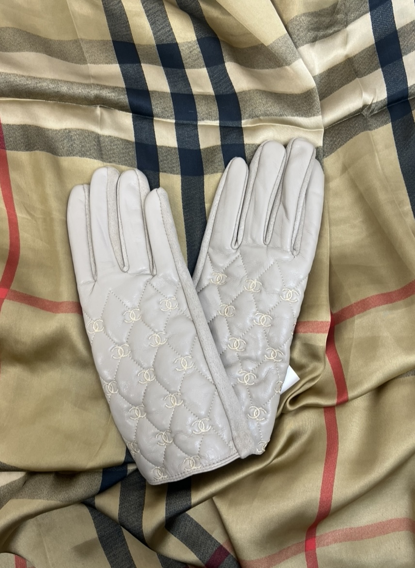 Chanel-Inspired Quilted Gloves - Image 9