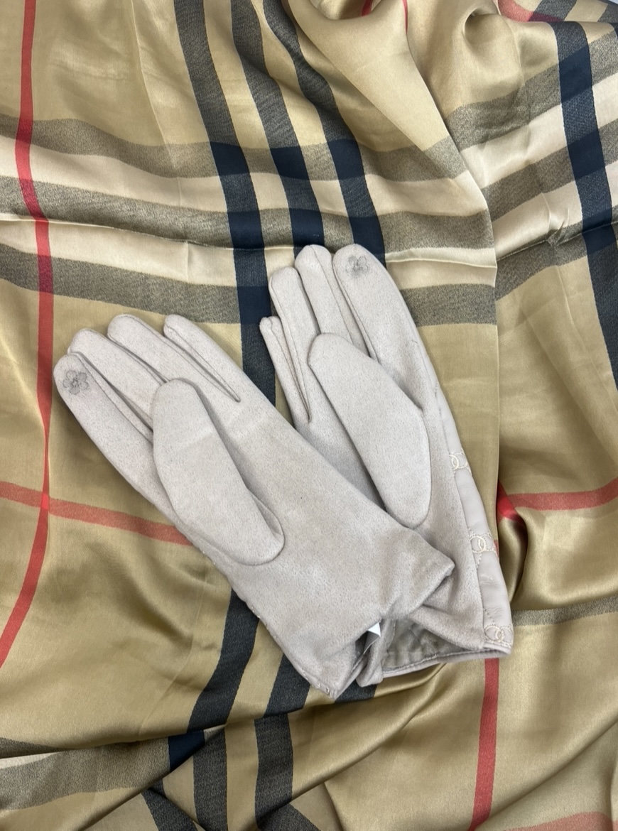 Chanel-Inspired Quilted Gloves - Image 10