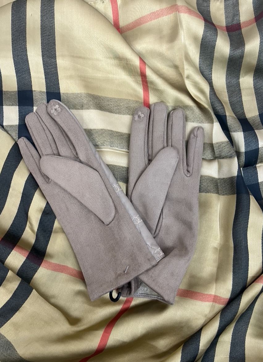 Chanel-Inspired Quilted Gloves - Image 12